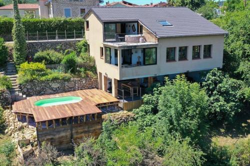 Maison 2-8prs, 3Chbrs,Piscine,Vue Château, SPA Vernajoul france