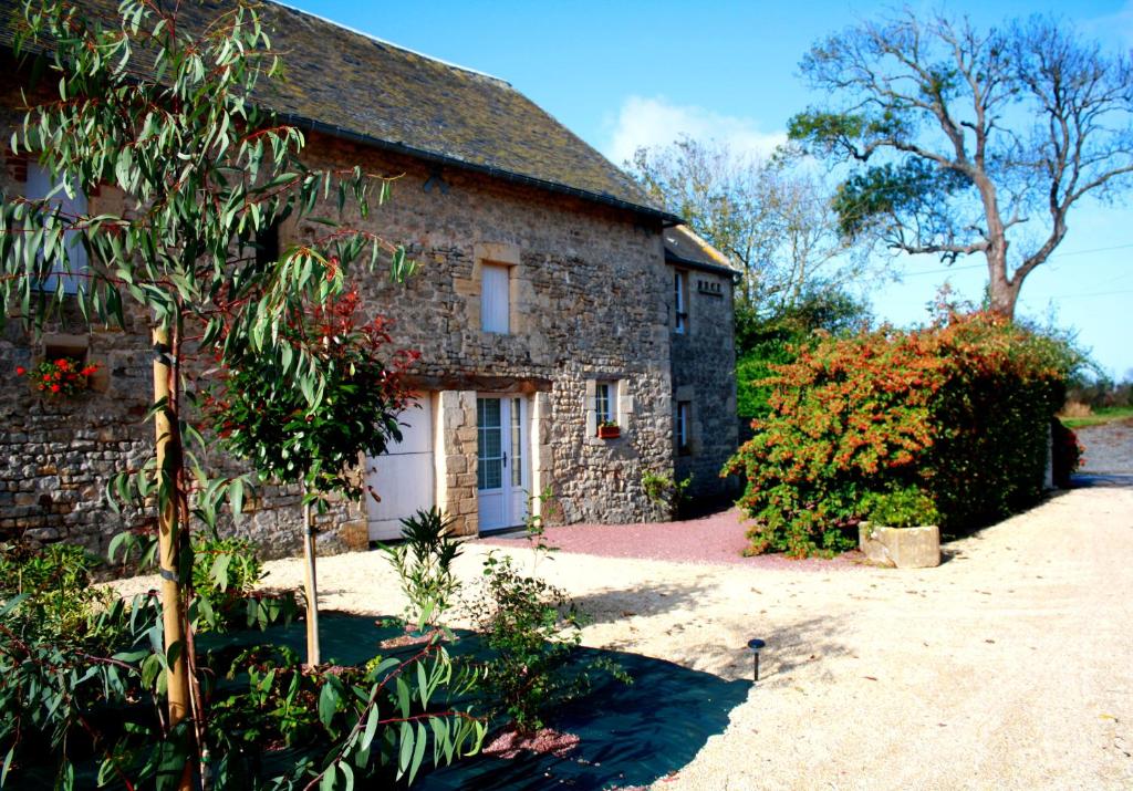 Maison de vacances Maison 2 chambres avec espace extérieur privé et petit-déjeuner en supplément - fait-maison et produits locaux 12 Hameau de Vacqueville, 14710 Vierville-sur-Mer