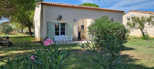 Maison 45m2 dans grand parc arboré Gallargues-le-Montueux france