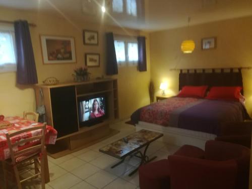 B&B / Chambre d'hôtes Maison 680 Route de terre carrée Montricher-le-Bochet