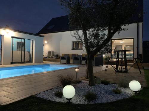 Maison 8 pers en bord de mer avec piscine chauffée toute l'année, spa et hamman Surzur france