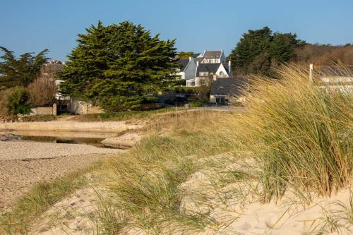 Maison de vacances Maison à 20 mètre de la plage vue sur Mer 7 Place de l'Océan Esquibien