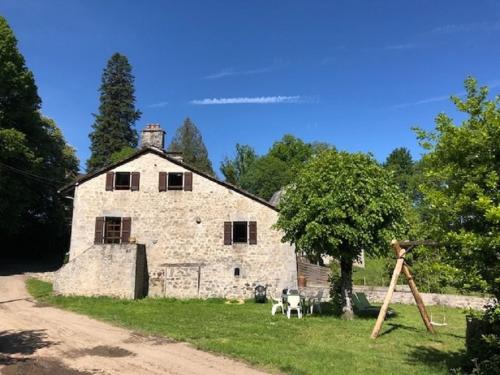 Maison à la ferme avec Pêche Roumégoux france