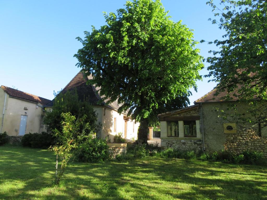 Maison de vacances Maison ancienne de campagne dans le Périgord, classée 3 étoiles 66 Chemin de Ronde, 24380 Cendrieux