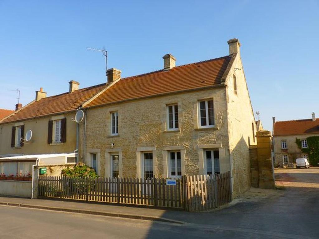 Maison de vacances Maison ancienne entièrement rénovée pour 5 personnes 3 rue Neuve, 14440 Bény-sur-Mer