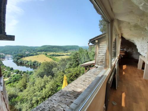 Maison atypique Beynac-et-Cazenac france