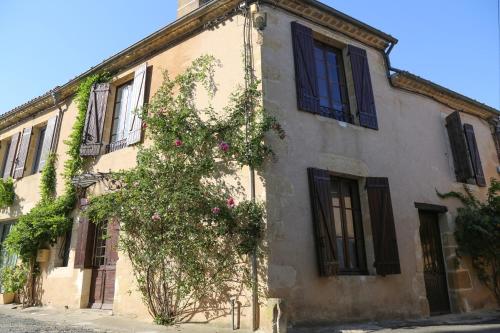 Maison atypique dans cité médiévale Saint-Macaire france