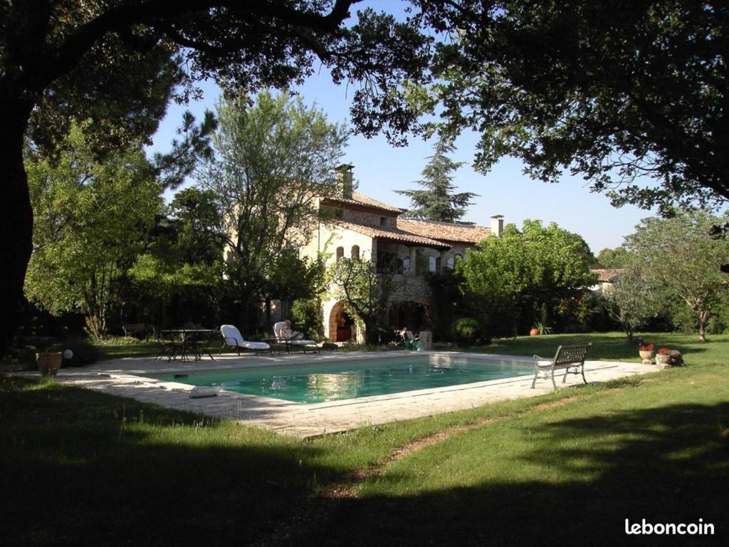 Villa Maison atypique du 18ème siècle 82 chemin des hautes garrigues, 84210 Venasque