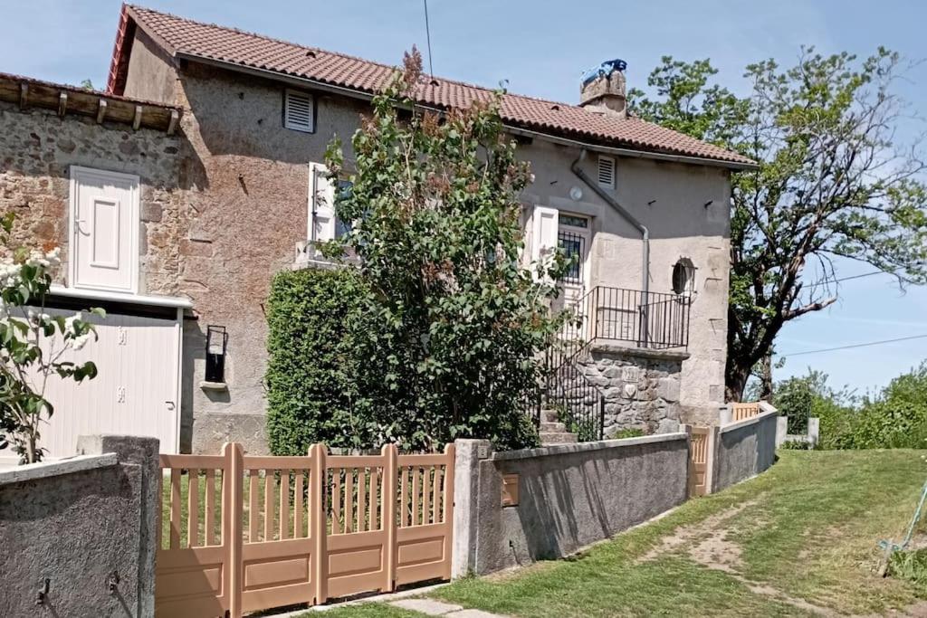 Maison de vacances Maison atypique du Cantal proche Lot et Corrèze La Grillère, 15150 Siran