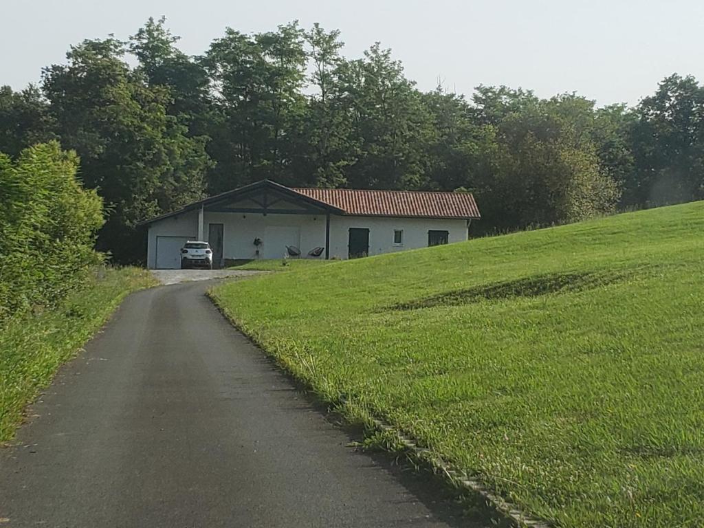 Villa Maison au fond d'une impasse avec piscine enfants 725 Route Départementale 257, 64990 Villefranque