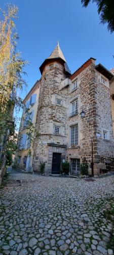 B&B / Chambre d'hôtes Maison au Loup - Superbe ancien hotel particulier du XVIe siècle au cœur de la vieille ville du Puy 10 Rue Prat du Loup Le Puy-en-Velay