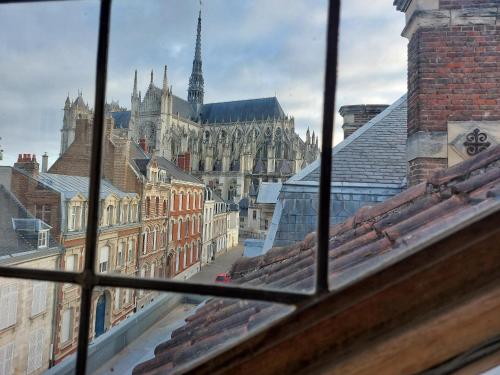 Maison au pied de la cathédrale Amiens centre Amiens france