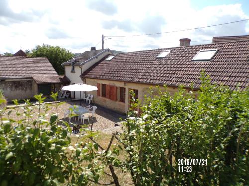 Maison de vacances maison authentique au cœur de la Bourgogne 8 rue du Rocherot Uncey-le-Franc