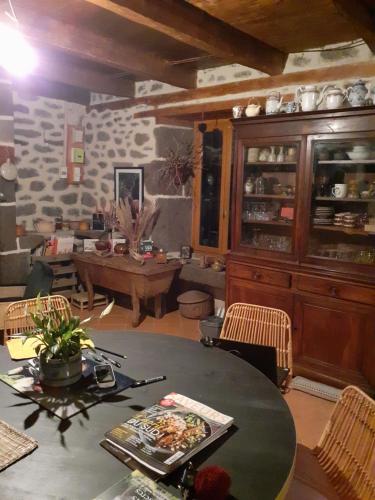 Maison authentique en pierre apparente en montagne dans le c antal Thiézac france