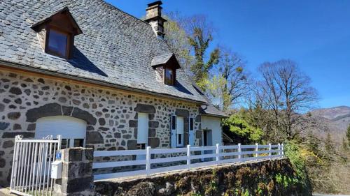 Maison auvergnate Vic-sur-Cère france