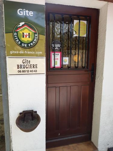 Maisons de vacances Maison avec 2 chambres est un Gîte Brugière et maison une chambre est une chambre d'hôtes rue des cerisiers Murat-le-Quaire