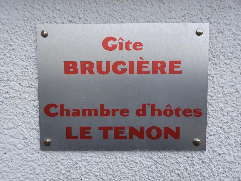 Maisons de vacances Maison avec 2 chambres est un Gîte Brugière et maison une chambre est une chambre d'hôtes rue des cerisiers, 63150 Murat-le-Quaire