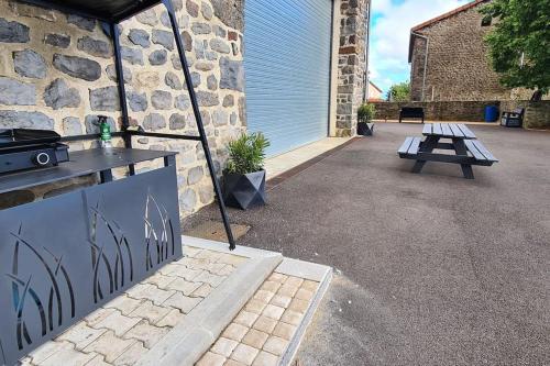 Maison avec deux logements individuels Saint-Jean-Lachalm france