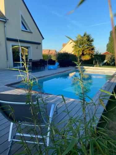 Maison avec double garage et piscine à 10 min du circuit des 24h Brette-les-Pins france