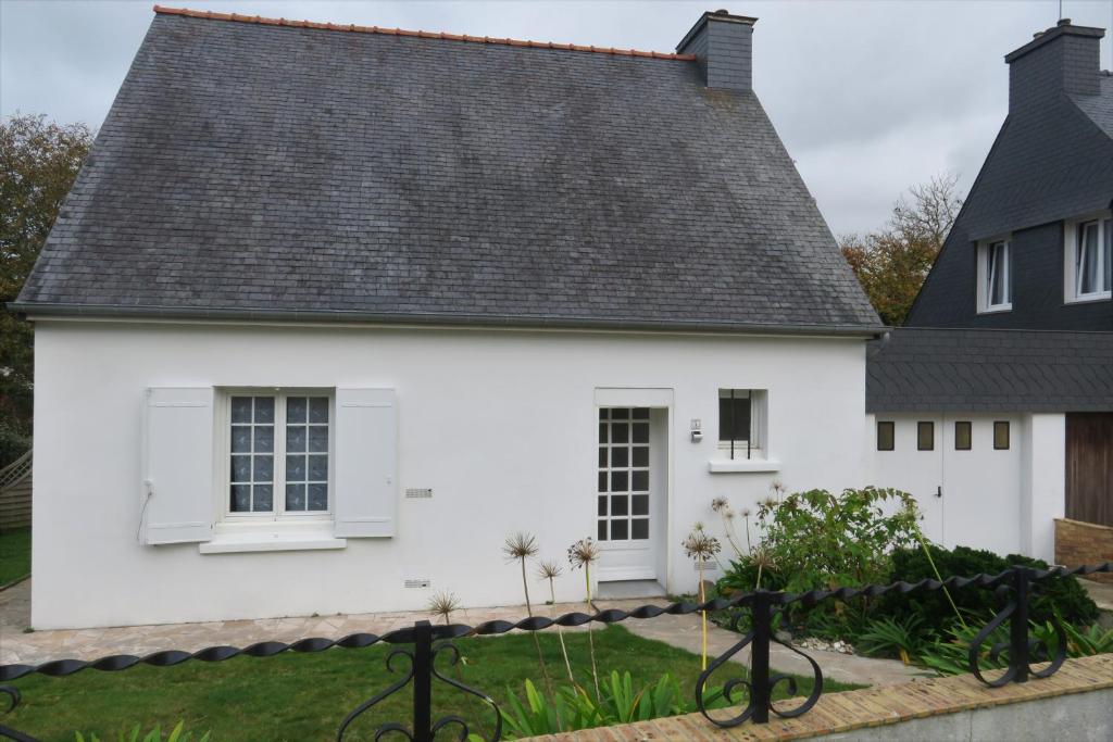 Villa Maison avec jardin, grande véranda, WIFI à ST QUAY-PERROS - Réf 880 4 Résidence du Vallon, 22700 Saint-Quay-Perros