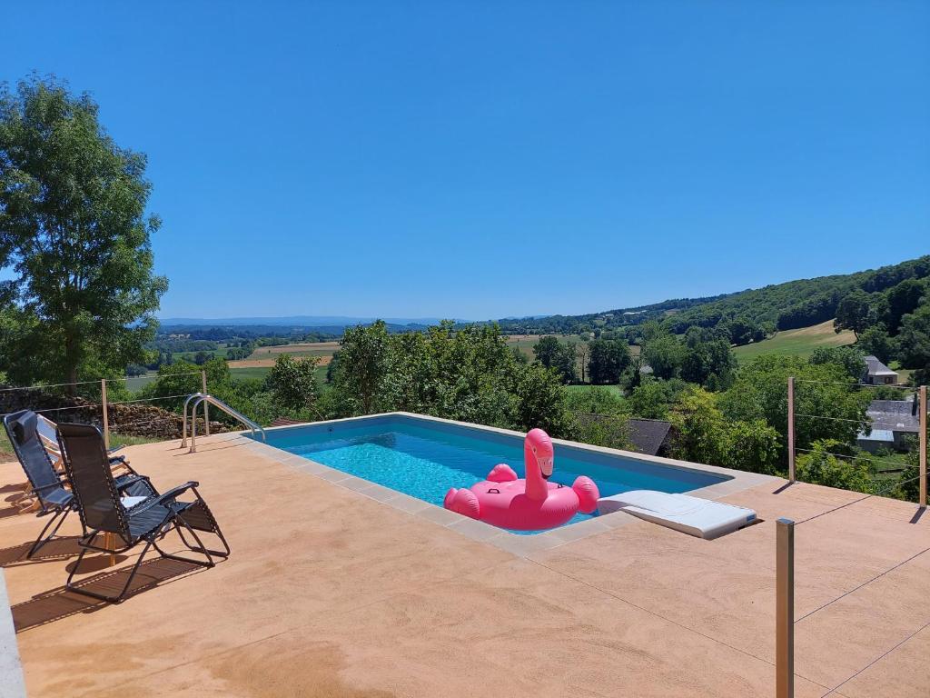 Maison de vacances Maison avec magnifique vue et piscine privative rue de l'Eglise 66, 12320 Saint-Félix-de-Lunel