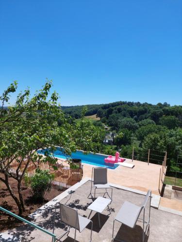 Maison avec magnifique vue et piscine privative Saint-Félix-de-Lunel france