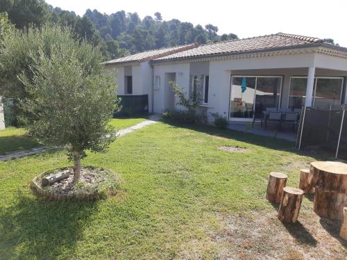 Maison de vacances Maison avec piscine à l'orée de la forêt Le Prat Vals-les-Bains