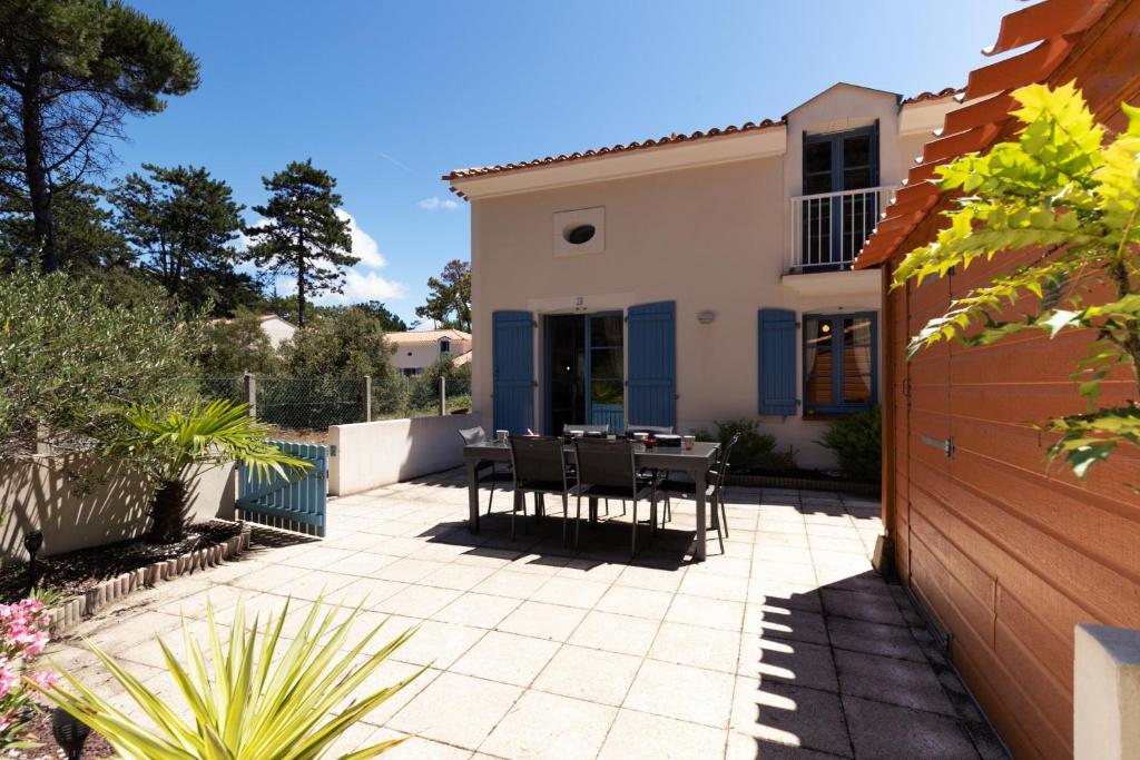 Maison de vacances Maison avec piscine a quelques metres de la mer ! Des Becs, 64, 85270 Plage-des-Demoiselles