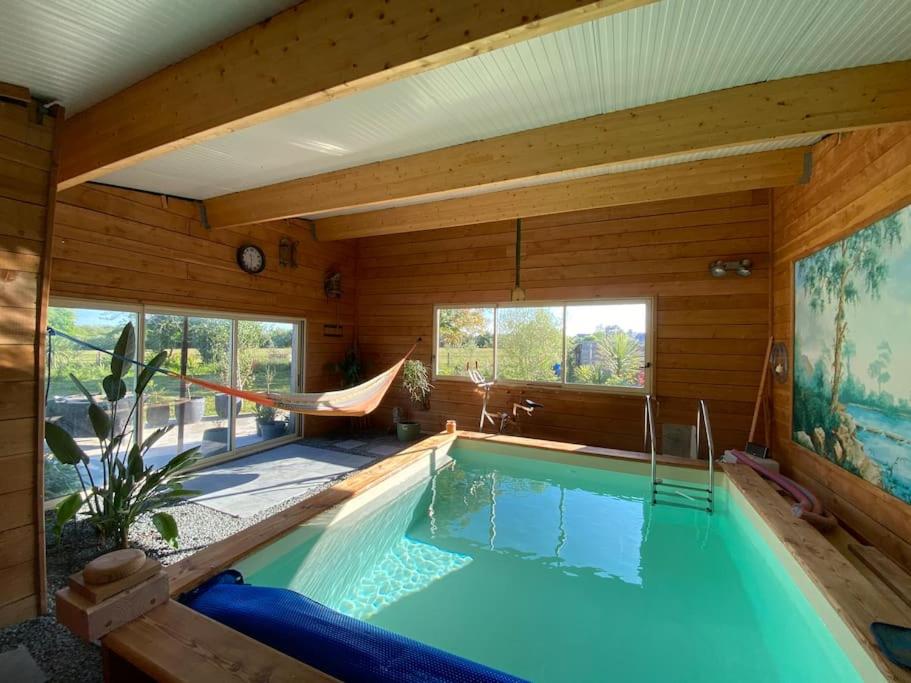 Maison de vacances Maison avec piscine chauffée intérieure et sauna 2 Rue du Hameau du Pré, 50430 Bretteville-sur-Ay