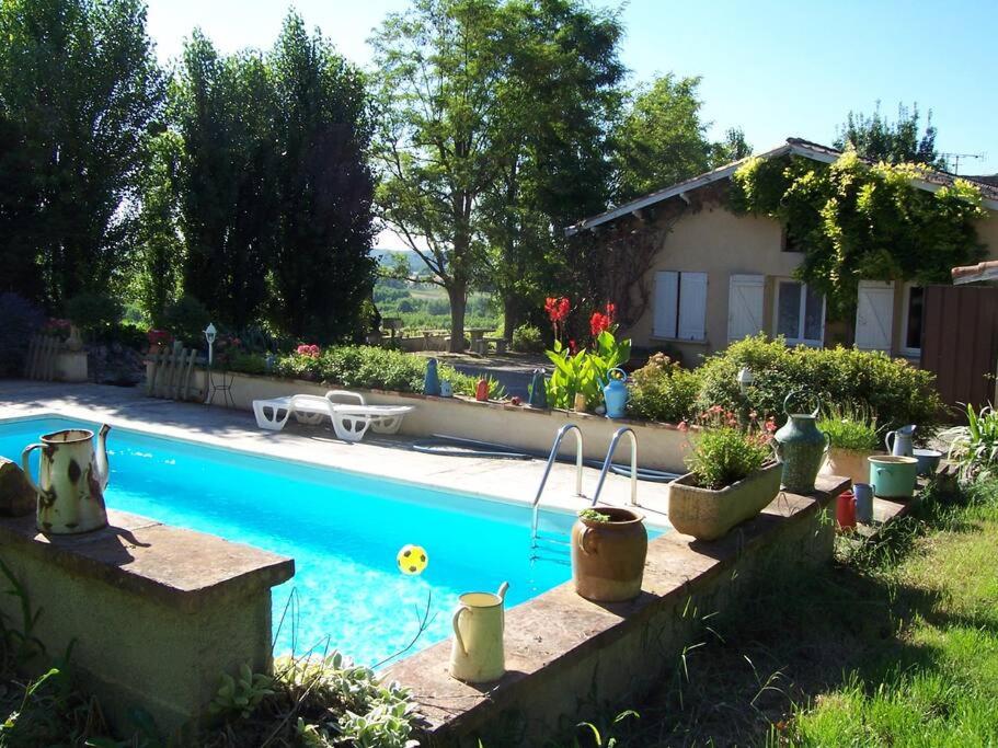 Maison de vacances Maison avec piscine chauffée LE ROUZET 357 Impasse de Garroullou, 82220 Puycornet