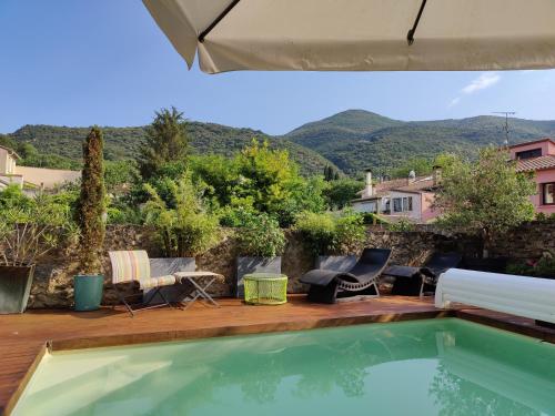 Maison avec piscine en plein centre historique Céret france