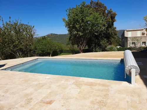 Maison avec piscine entre mer et montagne Muro france