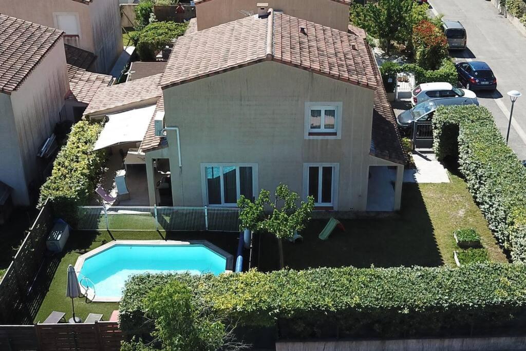 Maison de vacances Maison avec piscine, idéale famille avec enfants. 11 Rue Albert Long, 13790 Rousset