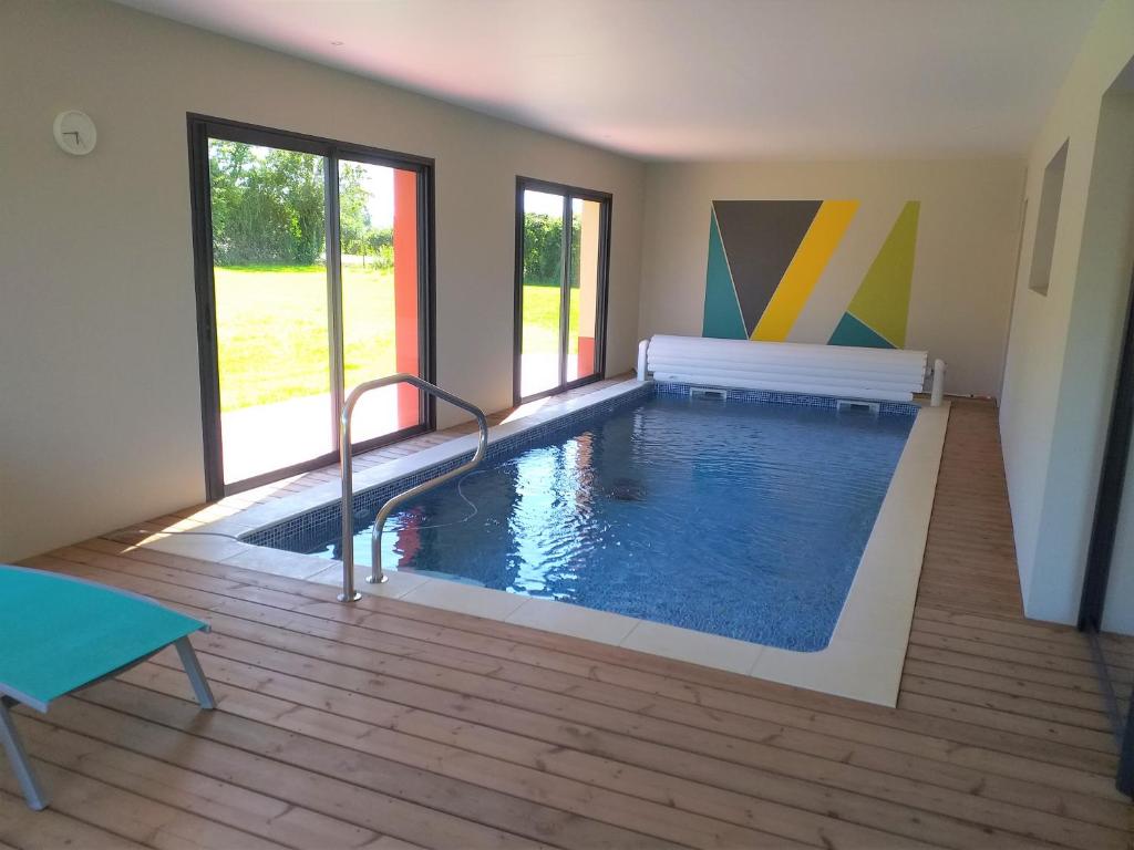 Maison de vacances Maison avec Piscine intérieure privée sans vis à vis chauffée toute l année 1B Route De Rouen, 76270 Quiévrecourt