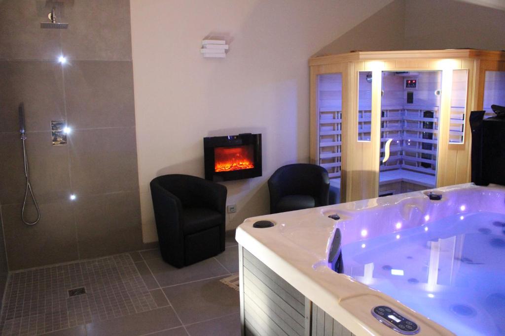 Villa Maison avec piscine, jacuzzi et sauna privatifs. 194 Avenue du Camp de Menthe, 13090 Aix-en-Provence