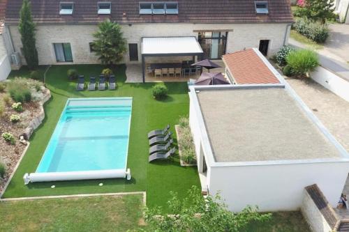 Maison avec piscine pour 8 adultes et 8 enfants ou ados Marnay france