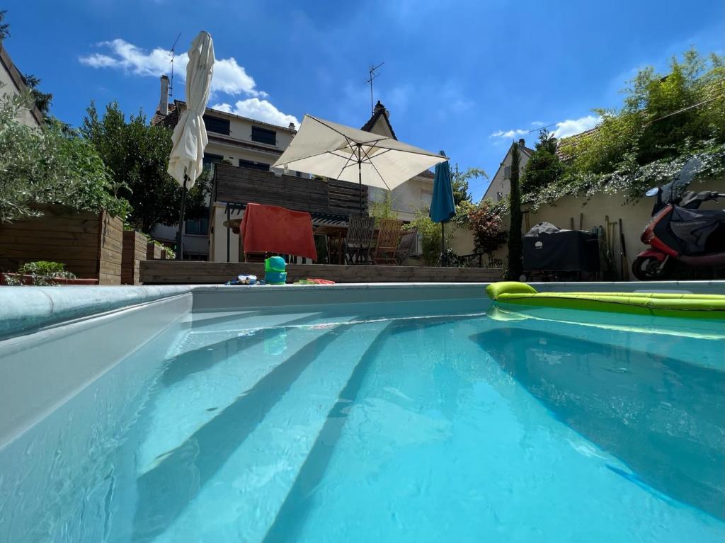 Appartement Maison avec piscine, sauna pour 8/10 personnes 78 Avenue des Bretagnes, 93230 Romainville