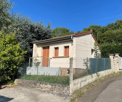 Maison avec sous sol indépendant et parking à 2km de Versailles Buc france