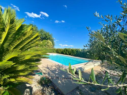 MAISON AXALY SAINT MARTIN D’ARDECHE 12 PERSONNES AVEC PISCINE Saint-Martin-dʼArdèche france