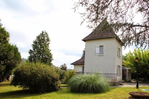 B&B / Chambre d'hôtes MAISON BLANCHE ST LAURENT SUR MANOIRE 9 RUE MAISON BLANCHE Saint-Laurent-sur-Manoire