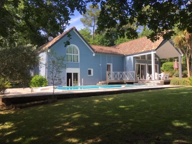 Villa maison bleue 1492 avenue de gascogne, 40600 Biscarrosse