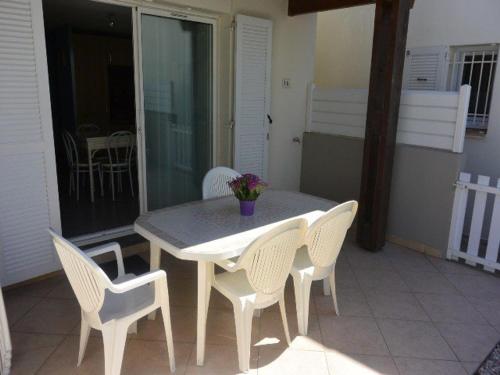 Maison de vacances Maison Cap d'Agde, 3 pièces, 6 personnes - FR-1-607-42 23 RUE RAFFANEL Amirantes III Le Cap d\'Agde