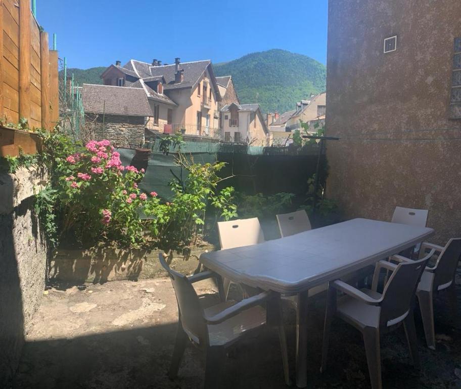 Maison de vacances Maison Chaleureuse au pied des Pyrénées ! Rue Nérée Boubée, 31110 Luchon