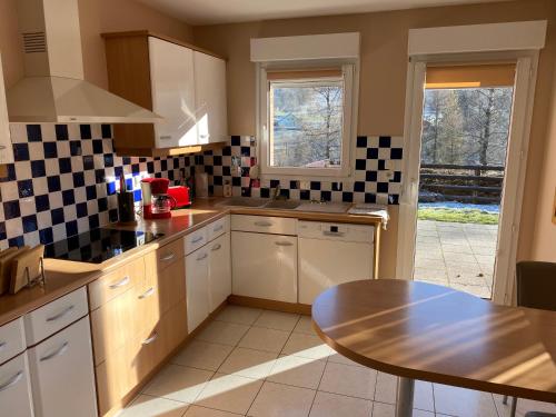 Maison de vacances Maison Chaleureuse avec Cheminée 10 Allée du plein Soleil Cornimont
