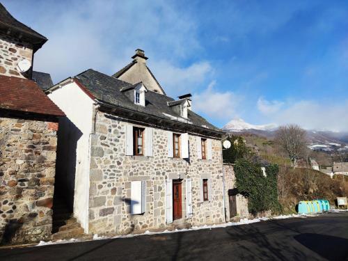 Maison chaleureuse avec cheminée Saint-Jacques-des-Blats france