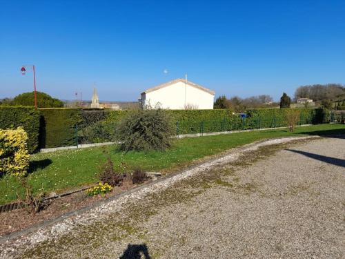 Maison de vacances Maison chaleureuse avec un grand jardin verdoyant 175 route de miramont Bourgougnague