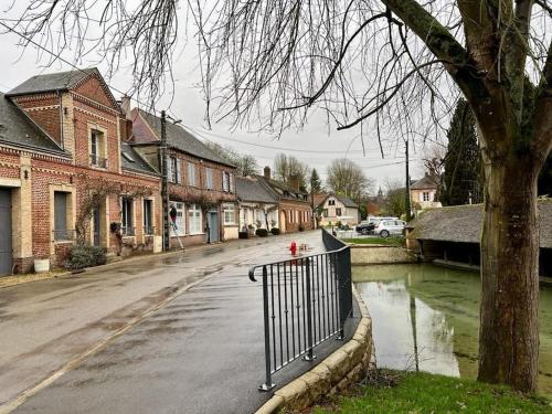 Maison climatisée, en 2 étages. Boutencourt france