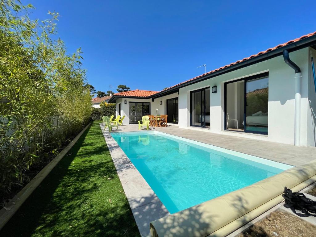 Villa MAISON CONTEMPORAINE AVEC PISCINE - ANGLET CHIBERTA 22 Route des Vignes, 64600 Anglet