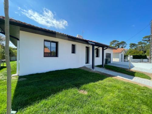 Villa MAISON CONTEMPORAINE AVEC PISCINE - ANGLET CHIBERTA 22 Route des Vignes Anglet