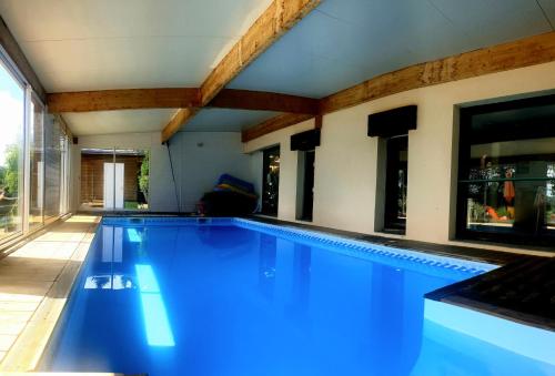 Maison conviviale 8 personne avec piscine intérieure, à la campagne Saint-Pardoux-le-Vieux france